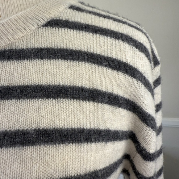 Cute, Striped Aqua Cashmere Tunic-Length Sweater, Crew-Neck, Cream/Black, Wom. M - Picture 4 of 10